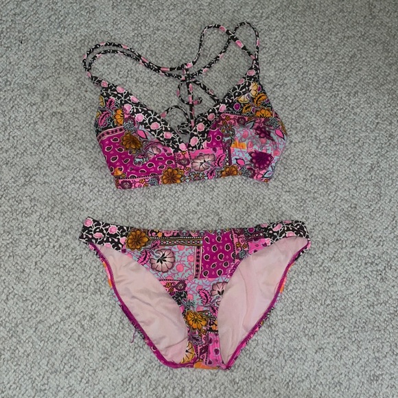 Swim suit - Picture 1 of 3